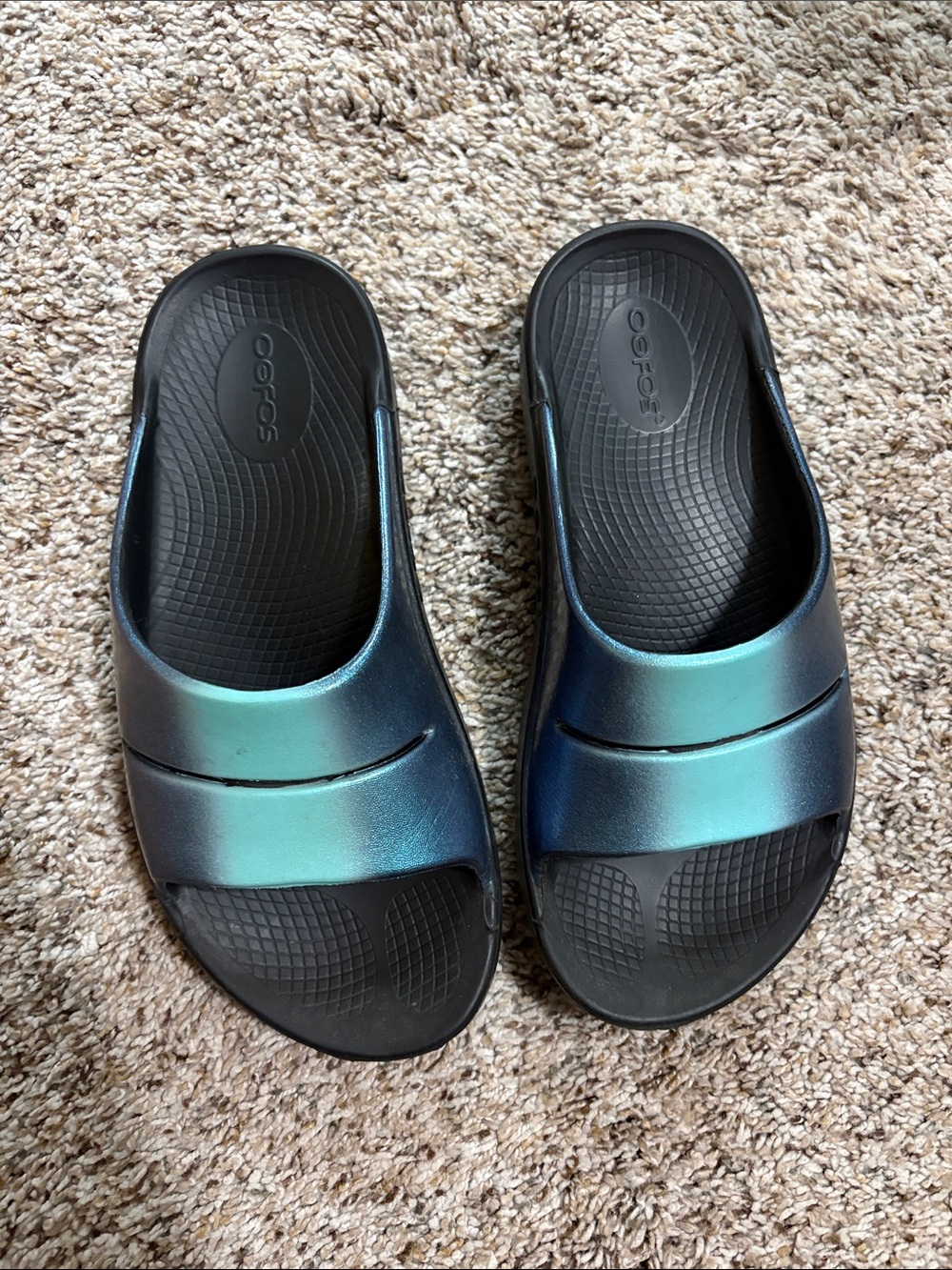 Women’s Size 7 Iridescent OOFOS Slide Sandals
